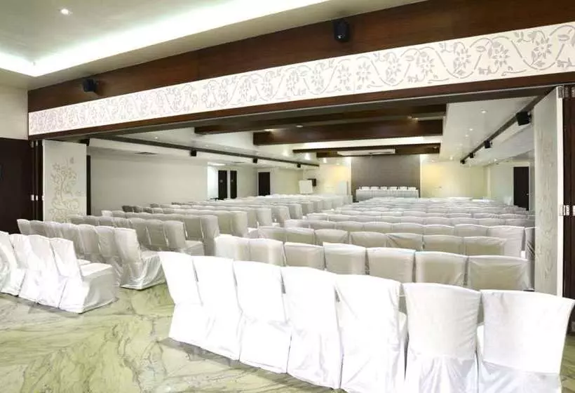 ホテル Comfort Inn Donil Vadodara