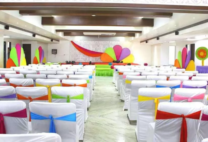 ホテル Comfort Inn Donil Vadodara