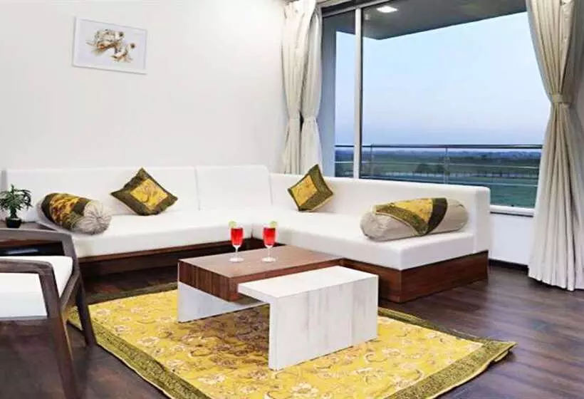ホテル Comfort Inn Donil Vadodara
