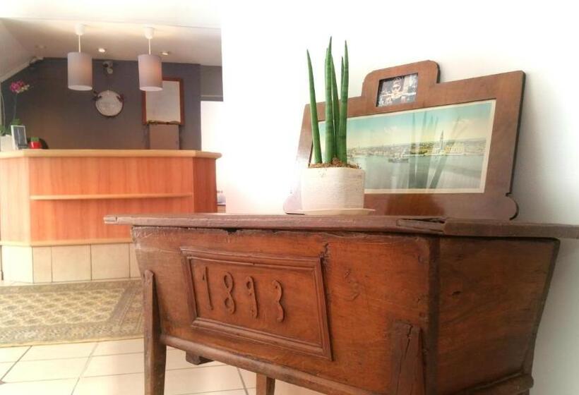 Hotel Logis Hôtel Du Commerce