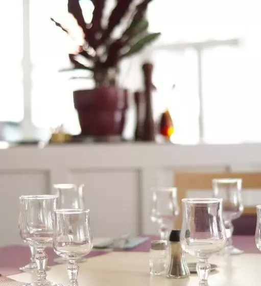 ホテル Logis Hôtel Du Commerce