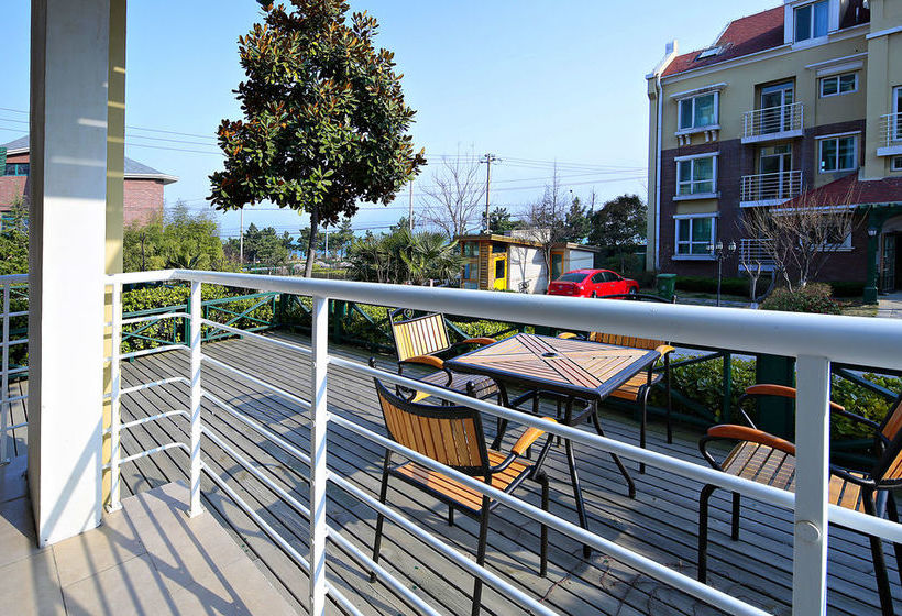 Отель Qingdao Oceanside & Resort