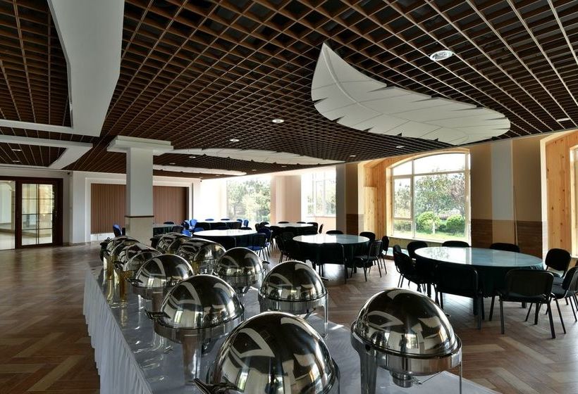 Отель Qingdao Oceanside & Resort