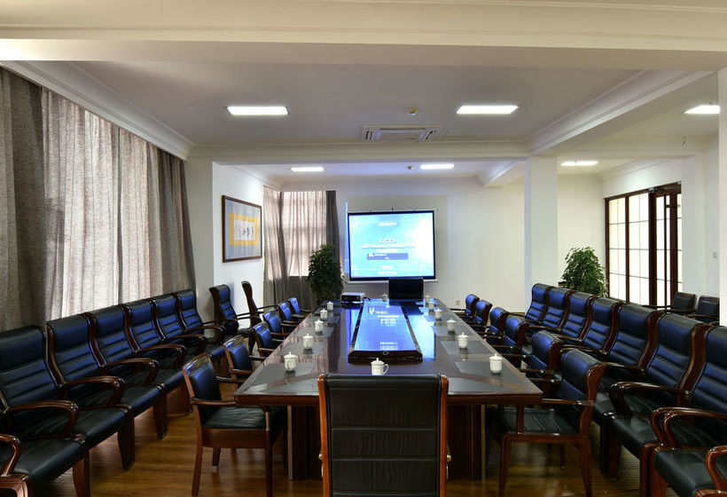 Отель Qingdao Oceanside & Resort