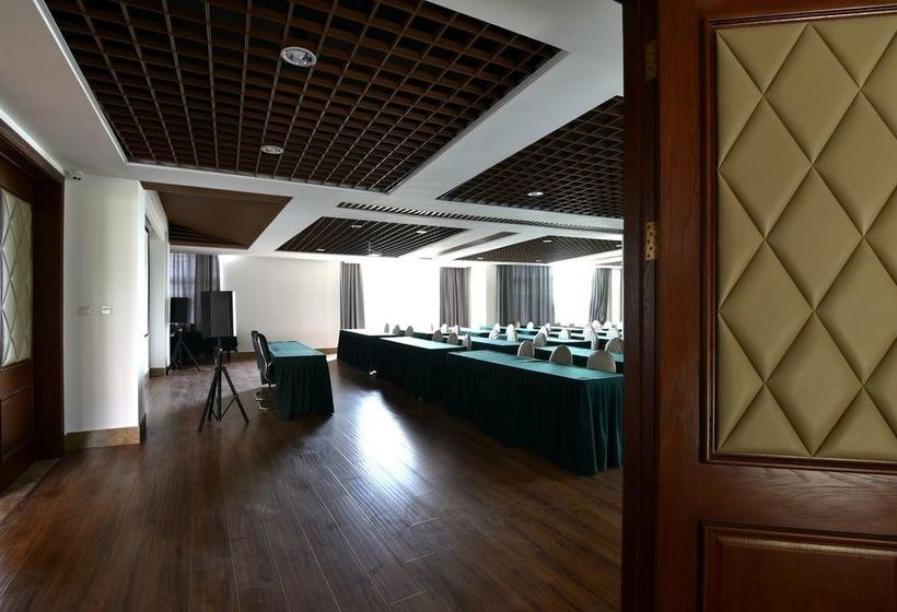 Отель Qingdao Oceanside & Resort