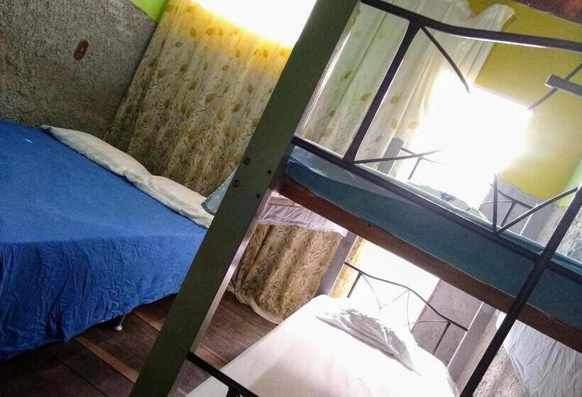 Praieiro Hostel Albergue