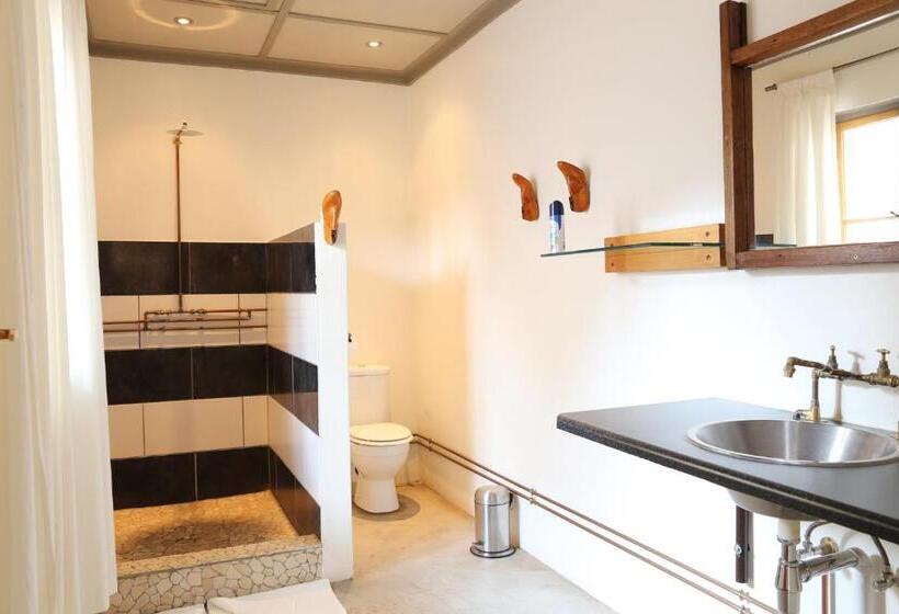 تختخواب و صبحانه Evening Shade