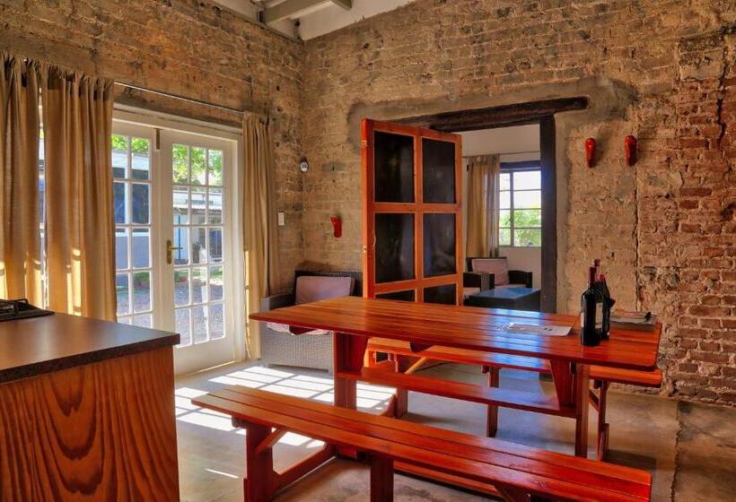 تختخواب و صبحانه Evening Shade