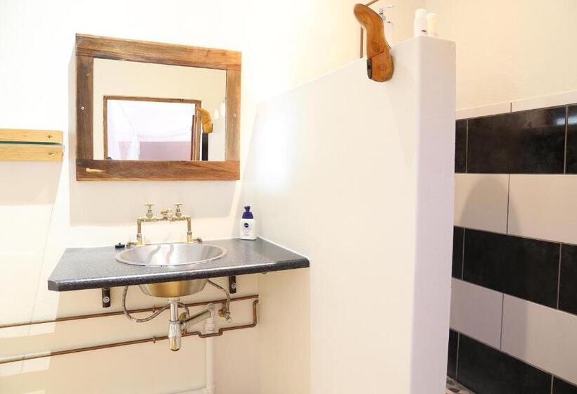 تختخواب و صبحانه Evening Shade