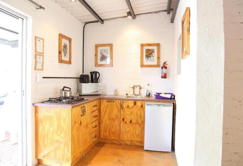 تختخواب و صبحانه Evening Shade