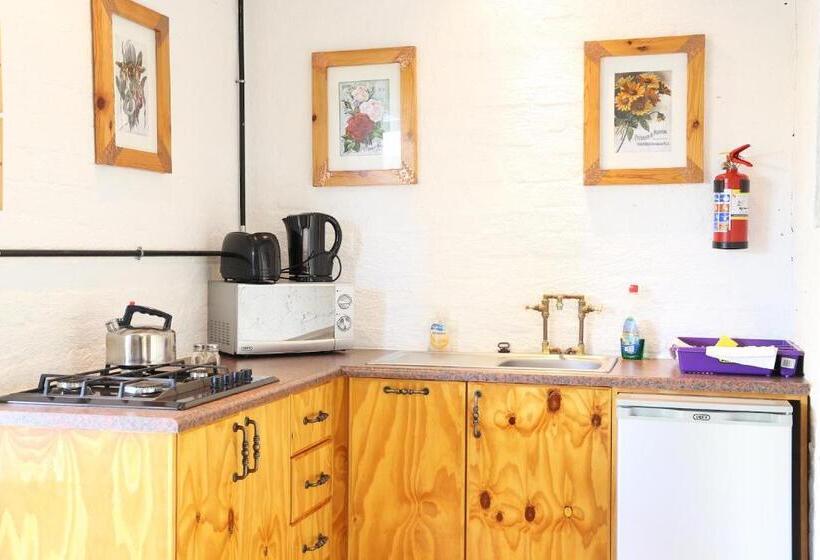 تختخواب و صبحانه Evening Shade