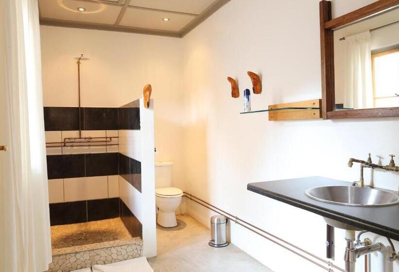 تختخواب و صبحانه Evening Shade