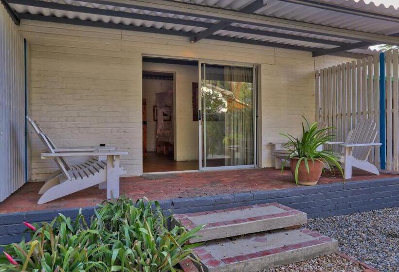 تختخواب و صبحانه Evening Shade