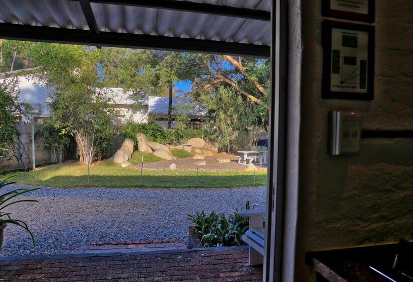 تختخواب و صبحانه Evening Shade