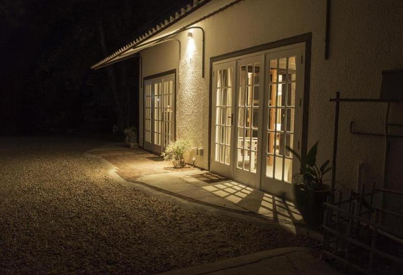 تختخواب و صبحانه Evening Shade