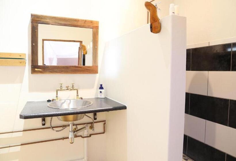 تختخواب و صبحانه Evening Shade