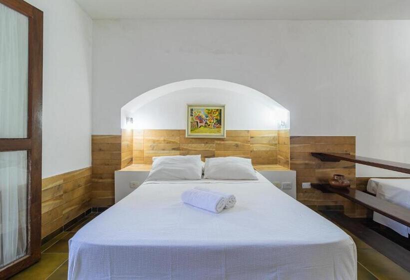 簡易ホテル Pousada Casa Amarela