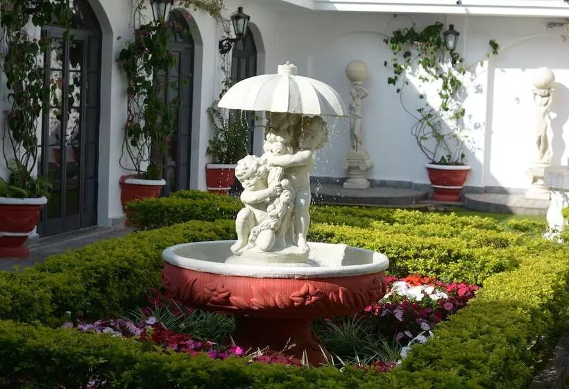 Hotelli Biazi Paradise