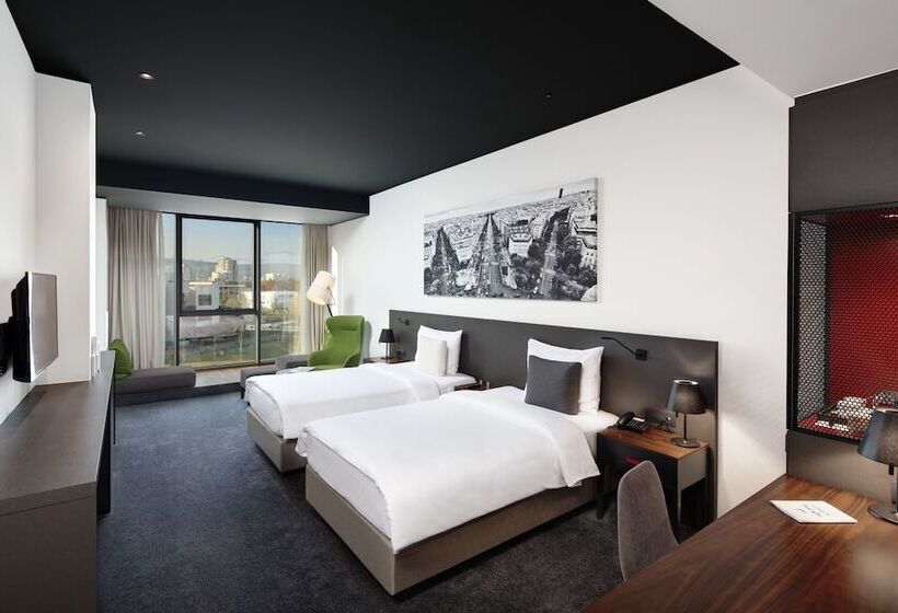 هتل Crowne Plaza Podgorica, An Ihg