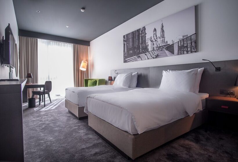 هتل Crowne Plaza Podgorica, An Ihg