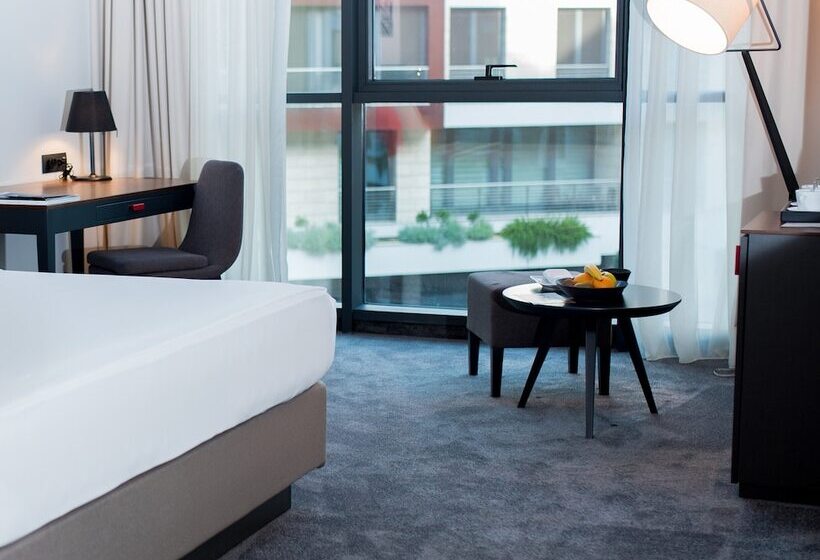 هتل Crowne Plaza Podgorica, An Ihg