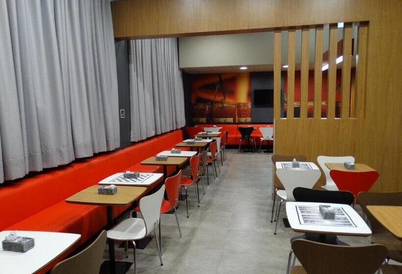 בית מלון כפרי Ibis Catalao