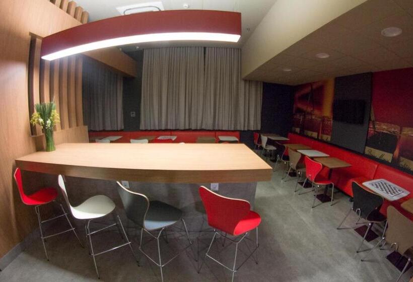 בית מלון כפרי Ibis Catalao