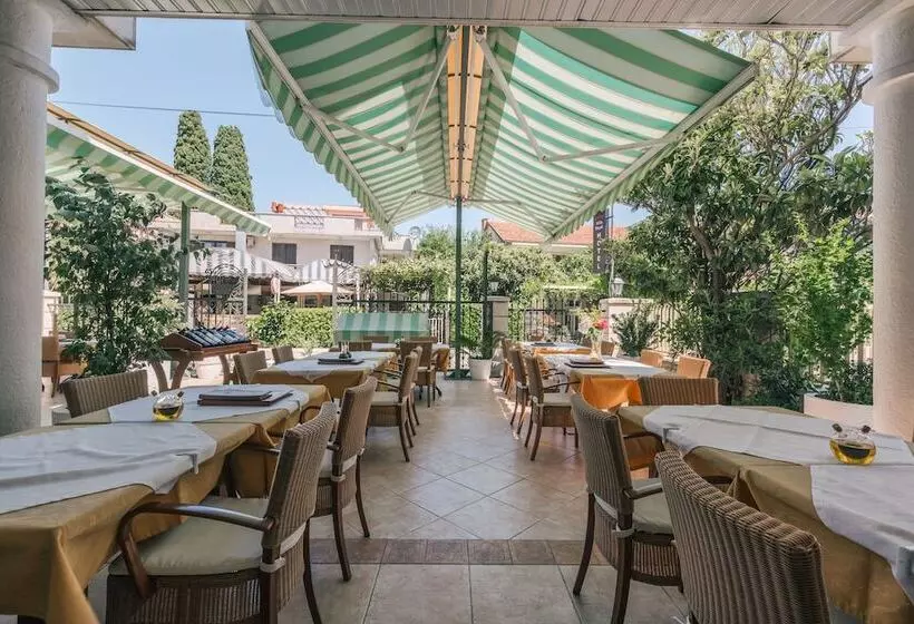 هتل Villa Royal