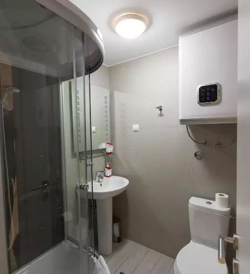 تختخواب و صبحانه 7 Hills Rooms