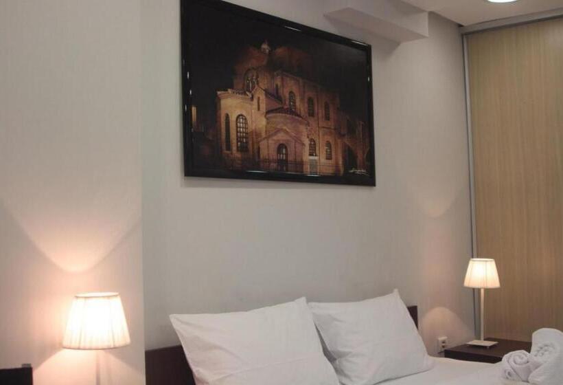 تختخواب و صبحانه 7 Hills Rooms