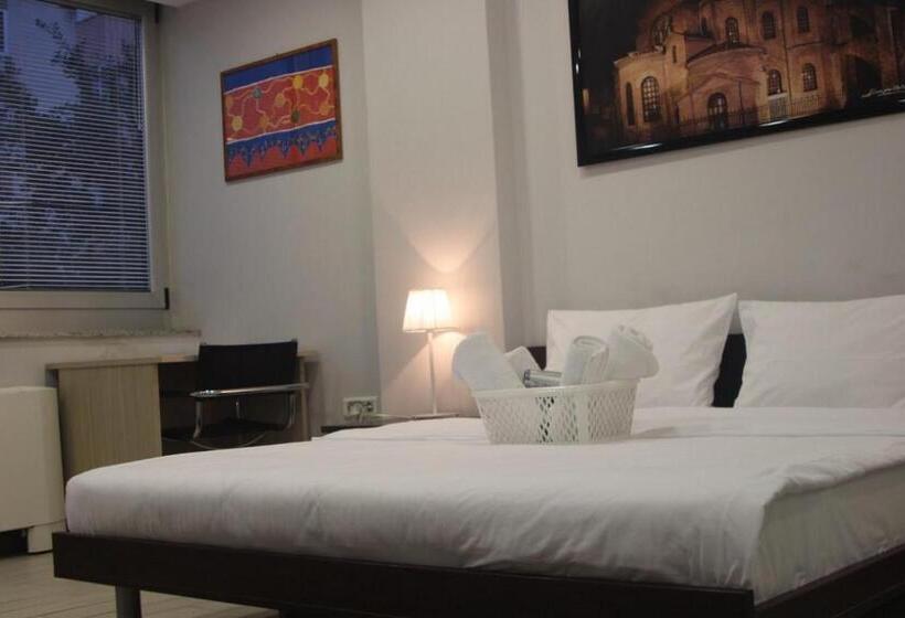 تختخواب و صبحانه 7 Hills Rooms