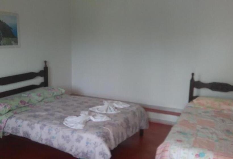 تختخواب و صبحانه Hospedaria Cosanostra