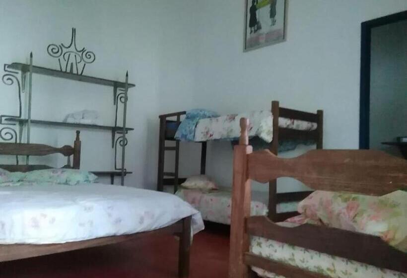 تختخواب و صبحانه Hospedaria Cosanostra