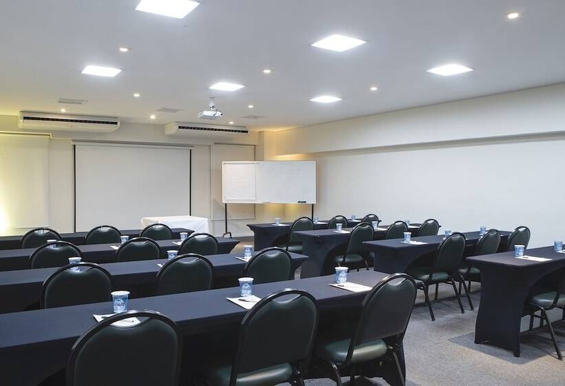 בית מלון כפרי Valinhos Plaza