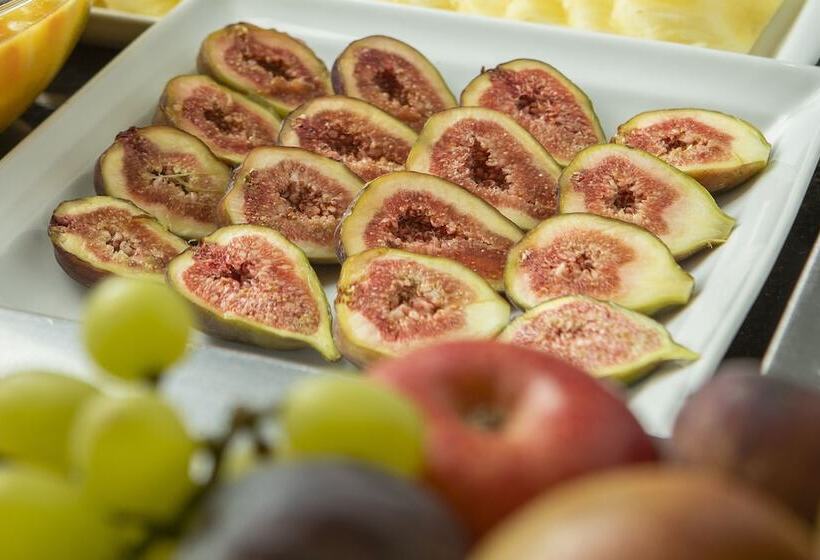 בית מלון כפרי Valinhos Plaza