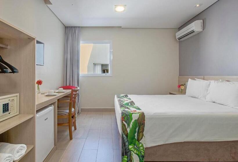 בית מלון כפרי Valinhos Plaza