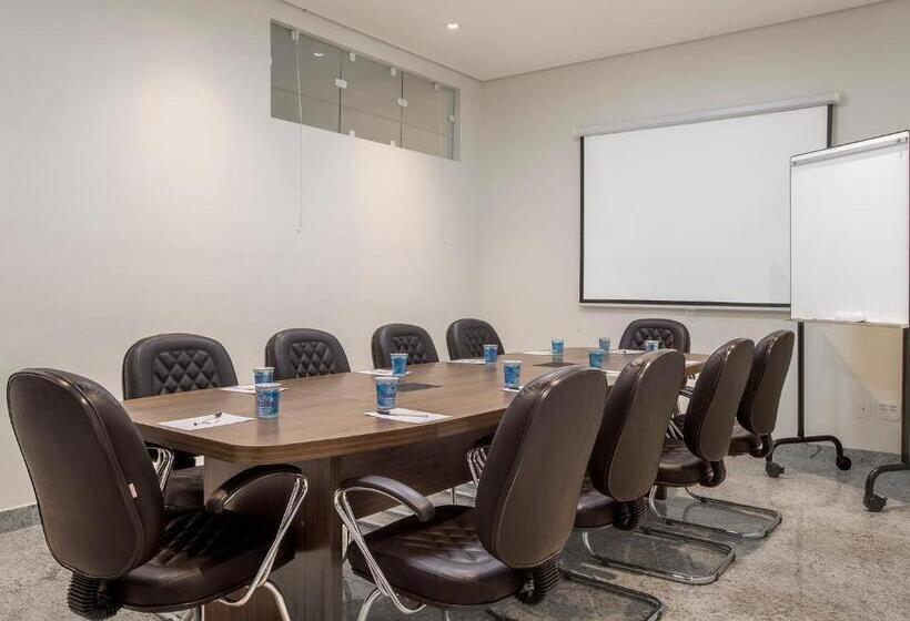 בית מלון כפרי Valinhos Plaza