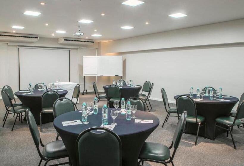 בית מלון כפרי Valinhos Plaza