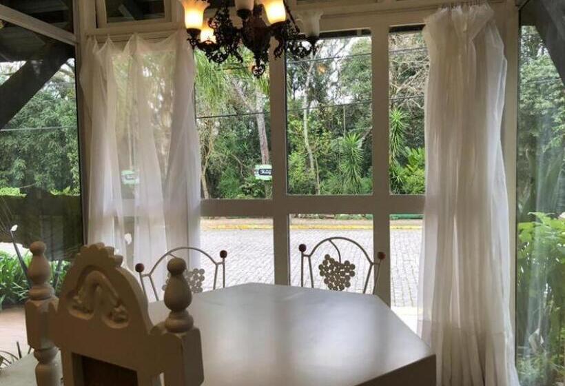 Vandrarhem Pousada Thiany