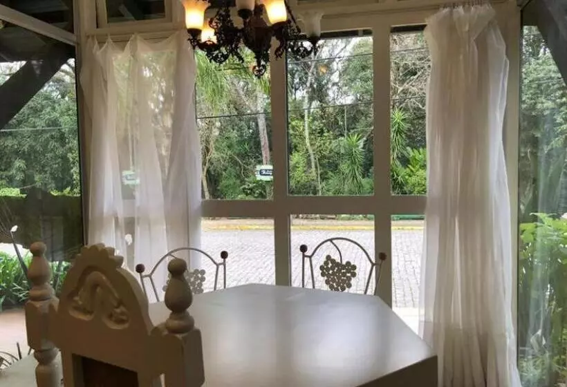 Retkeilymaja Pousada Thiany