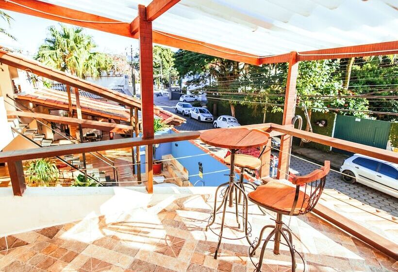 ユースホステル Velinn Pousada Praia Do Pereque