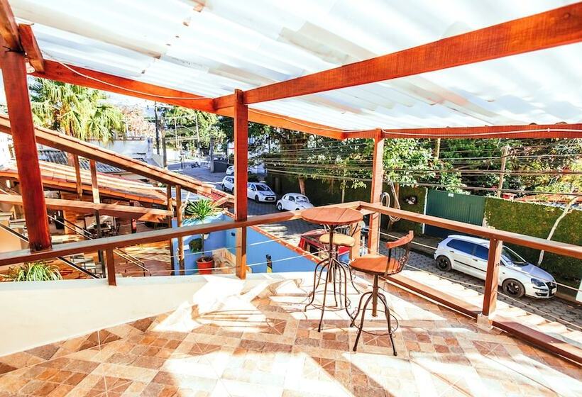 ユースホステル Velinn Pousada Praia Do Pereque