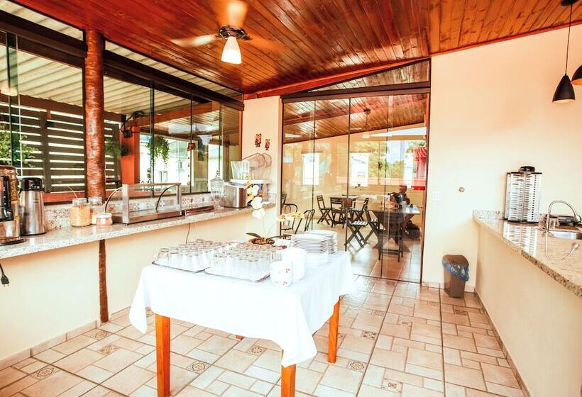 ユースホステル Velinn Pousada Praia Do Pereque