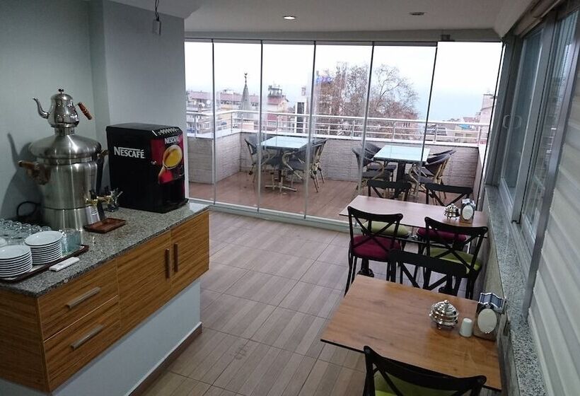 تختخواب و صبحانه Nur