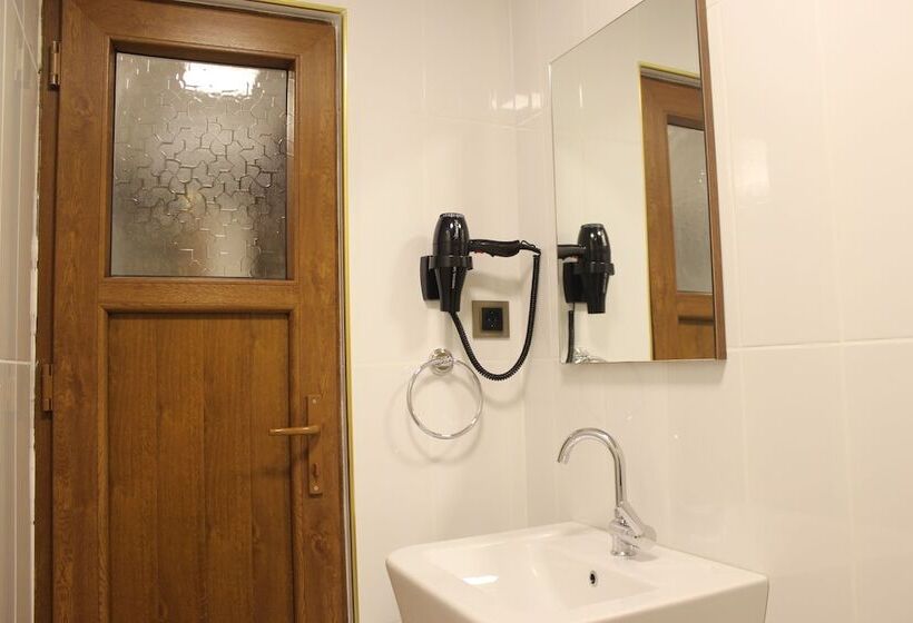 تختخواب و صبحانه Nur