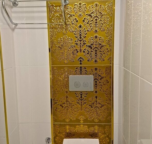 تختخواب و صبحانه Nur