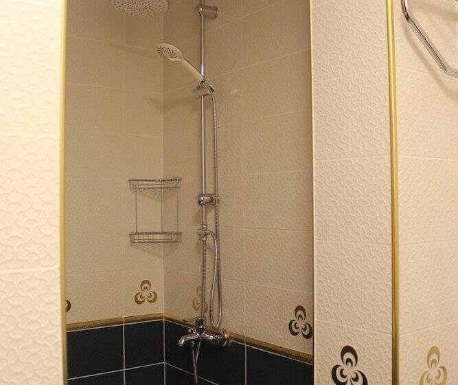 تختخواب و صبحانه Nur