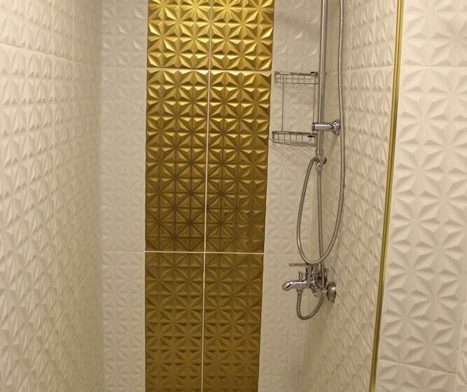 تختخواب و صبحانه Nur