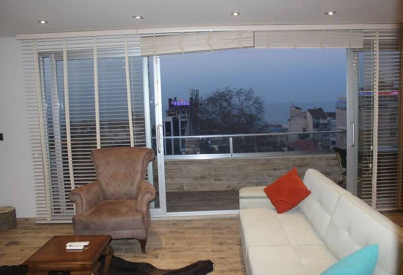 تختخواب و صبحانه Nur