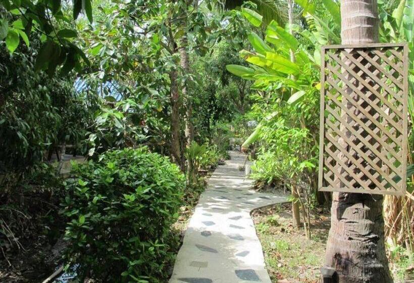 Otel Baan Suan Phidchamika